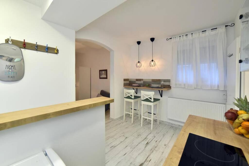 Petit Main Square Apartment Zagreb Exterior photo