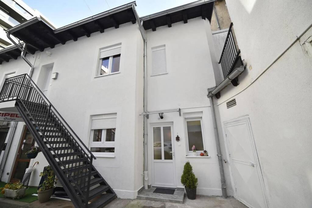 Petit Main Square Apartment Zagreb Exterior photo