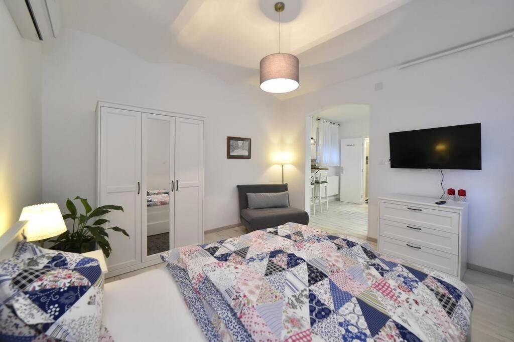 Petit Main Square Apartment Zagreb Exterior photo