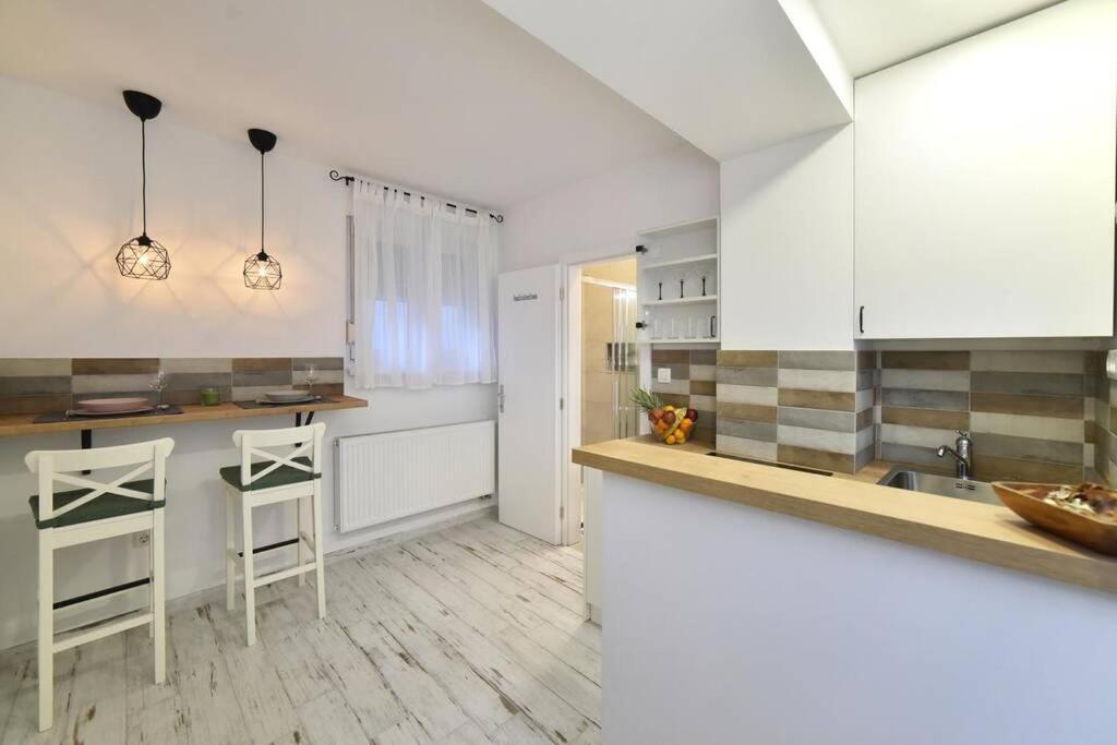 Petit Main Square Apartment Zagreb Exterior photo